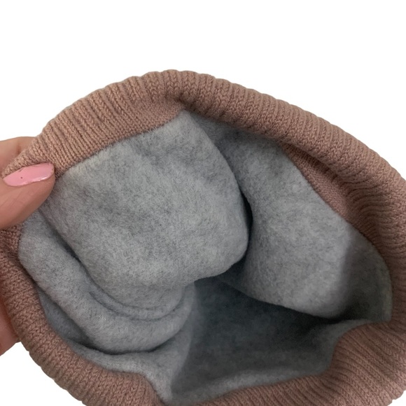 NWT Reebok 2-Piece Logo Set Knit Fringe Scarf and Pom Pom Beanie Gray Mauve - Picture 5 of 12